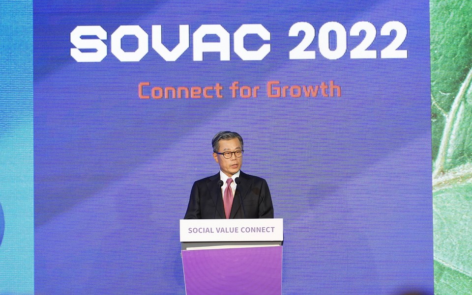 조대식 SK 수펙스추구협의회 의장이 20일 서울 광진구 그랜드워커힐 호텔에서 열린 'SOVAC 2022'에서 개회사를 하고 있다.