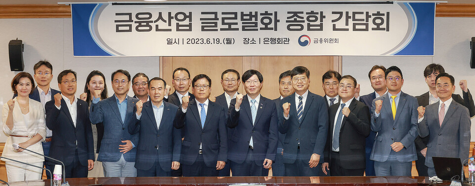 김소영 금융위원회 부위원장(앞줄 왼쪽부터 여섯 번째), 우상현 BC카드 부사장(앞줄왼쪽부터 일곱 번째). 사진=BC카드