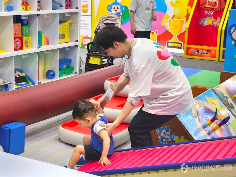 [르포] 유아교육도 Ai 전성시대...스마트로 가득한 교육전