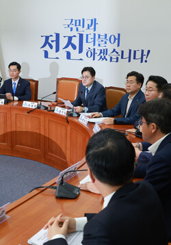 더불어민주당 홍익표 원내대표가 16일 국회에서 열린 최고위원회의에 참석해 발언하고 있다. 사진=연합뉴스