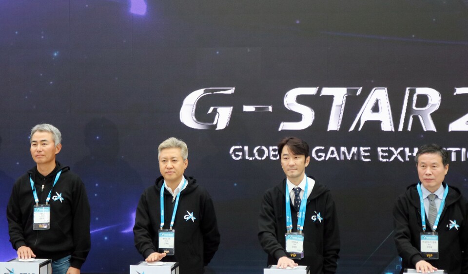 (왼쪽부터) 장현국 위메이드 대표, 구현범 엔씨소프트 부사장, 김창한 크래프톤 대표, 조현래 한국콘텐츠진흥원장. 사진=채승혁 기자