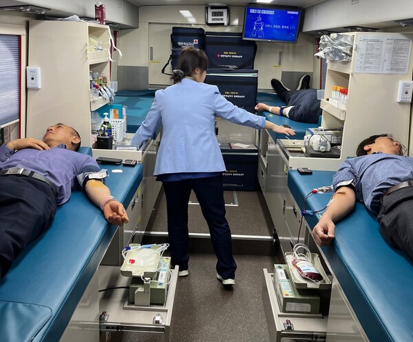 21일 NH농협은행 서울본부 주차장에서  ‘사랑의 생명나눔 ON 헌혈 캠페인’을 실시했다. 사진=NH농협은행