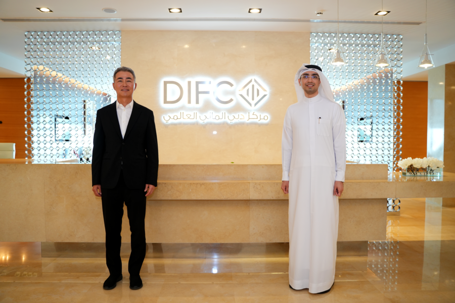 UAE 두바이 DIFC를 방문한 장현국 위메이드 대표와 모하메드 알부쉬 DIFC 이노베이션 허브 대표. 사진=위메이드