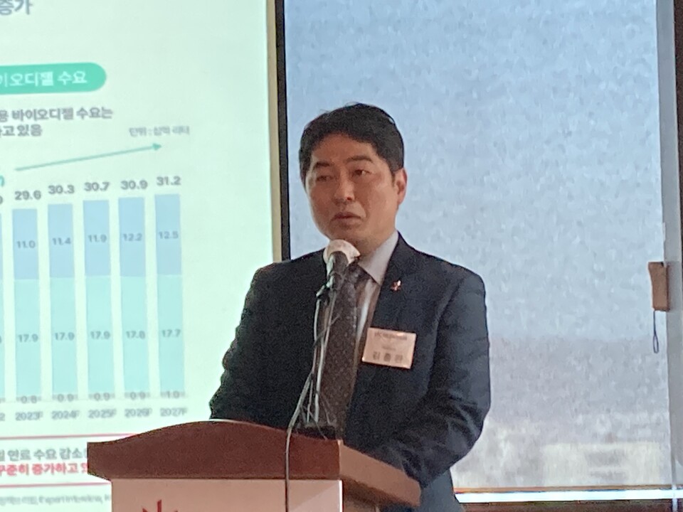 김종완 DS단석 대표이사가 지난 8일 서울 여의도에서 진행된 기업설명회에서 배터리 재활용 시장 전망에 대해 얘기하고 있다. 사진=한경석 기자