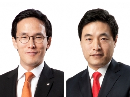 조현범 한국앤컴퍼니 회장(왼쪽)과 조현식 한국앤컴퍼니 고문 . 사진=한국앤컴퍼니