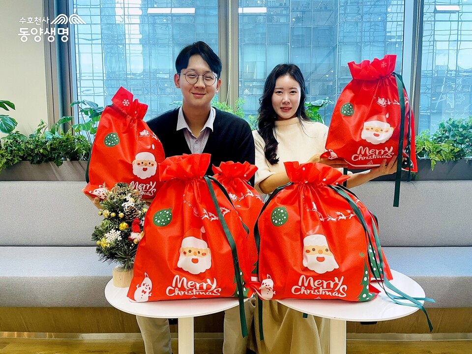 동양생명 임직원이 직접 포장한 선물 꾸러미. 사진=동양생명