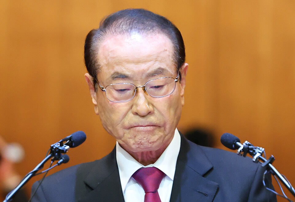 윤세영 태영그룹 창업회장이 9일 오전 서울 여의도 태영건설 본사에서 열린 워크아웃 관련 추가자구안 발표 기자회견에서 입장문을 발표하고 있다. 사진=연합뉴스