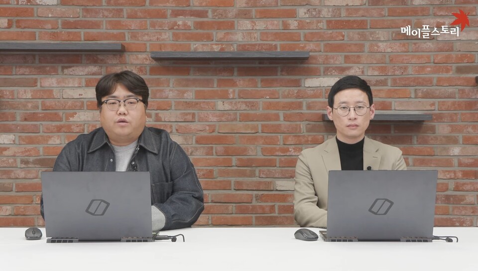 강원기 메이플스토리 총괄 디렉터(왼쪽)와 김창섭 메이플스토리 디렉티가 9일 라이브 방송을 진행하고 있다. 사진=메이플스토리 유튜브 캡처