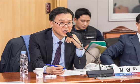 김상헌 파이낸셜투데이 총괄대표가 15일 열린 카카오 다음의 검색서비스 개편 관련 정책토론회에서 토론을 하고 있다. 사진=한국디지털신문협회