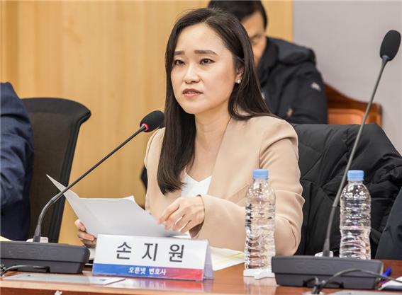 손지원 오픈넷 변호사가 15일 열린 카카오 다음의 검색서비스 개편 관련 정책토론회에서 법적 쟁점을 중심으로 발언을 하고 있다. 사진=한국디지털신문협회