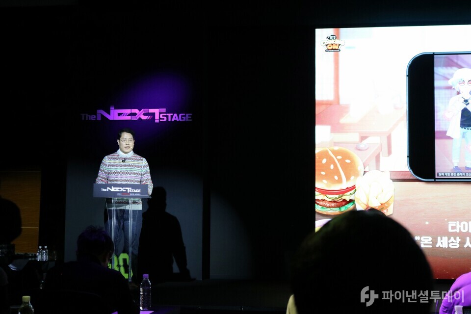 김지인 그램퍼스 대표가 25일 열린 미디어 쇼케이스에서 ‘BTS 쿠킹온: 타이니탄 레스토랑’를 소개하고 있다. 사진=채승혁 기자