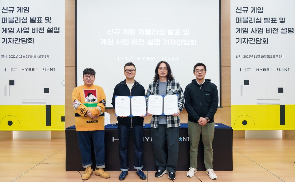 왼쪽부터 방시혁 하이브 의장, 김영모 플린트 대표, 정우용 하이브IM 대표, 박지원 하이브 CEO. 사진=하이브IM