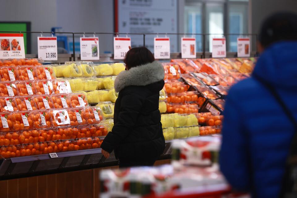 지난 12일 서울의 한 대형마트 과일 판매대. 사진=연합뉴스