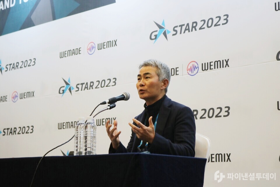 장현국 위메이드 대표가 작년 11월 열린 지스타 2023 미디어 간담회에서 발언하고 있다.