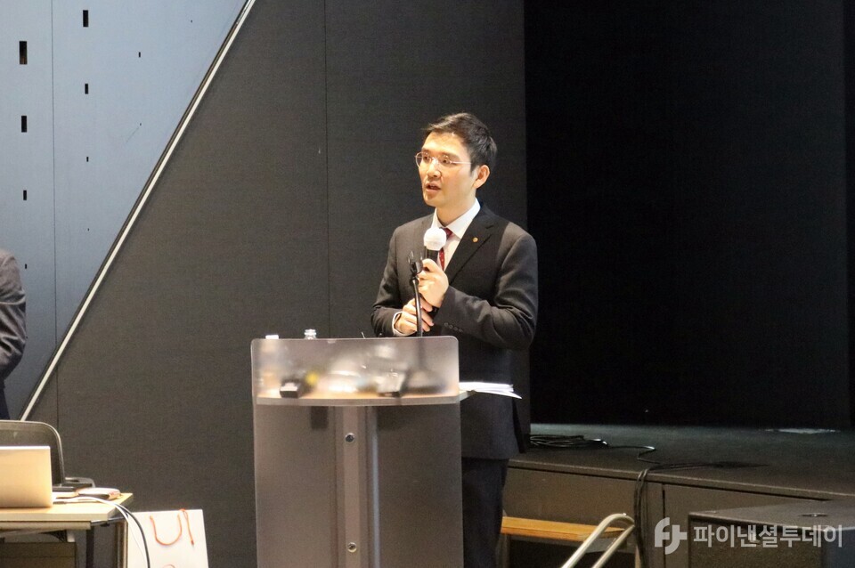 구승모 한화오션 컴플라이언스 변호사가 5일 서울 장교동 한화빌딩에서 발언하고 있다. 사진=채승혁 기자