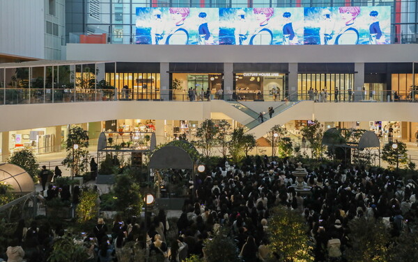 더현대 서울에서 지난달 15일부터 이달 17일까지 ‘이세계 아이돌’, ‘스텔라이브’, ‘플레이브’ 팝업스토어가 차례로 열렸다. 사진=현대백화점그룹