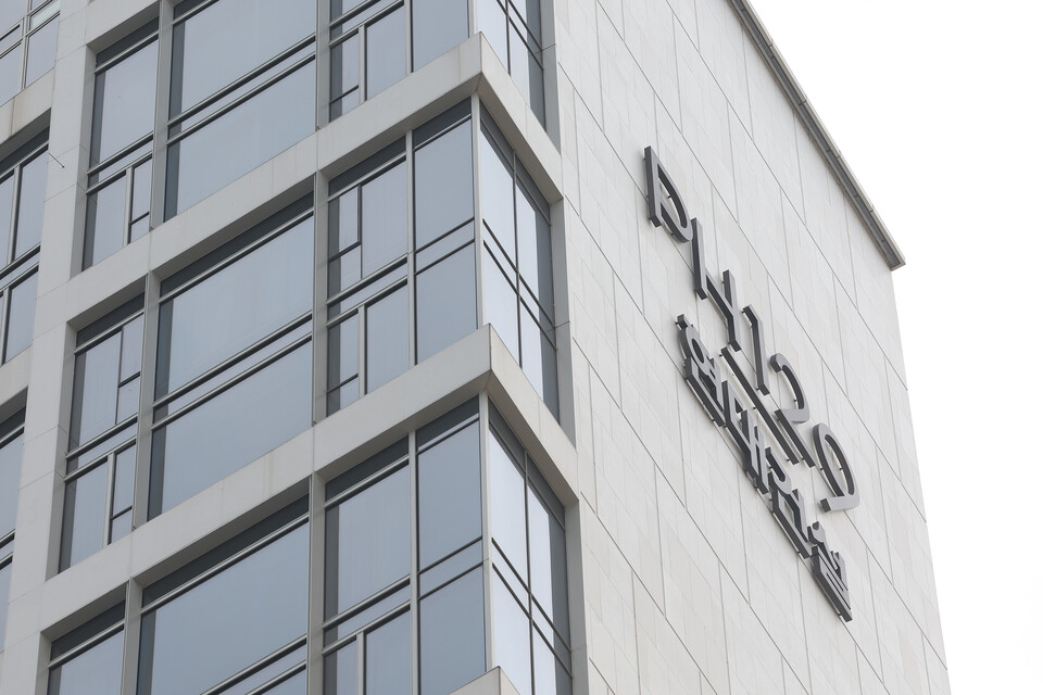 전국에서 가장 공시가격이 비싼 아파트가 서울 강남구 청담동 '더펜트하우스 청담(PH129)'인것으로 조사됐다. 19일 국토교통부가 공개한 올해 공동주택 공시가격(안)에 따르면 더펜트하우스 청담 전용면적 407.71㎡의 올해 공시가격은 164억원으로 지난해 공시가격보다 1억6천만원 올라 전국에서 가장 높았다. 사진=연합뉴스