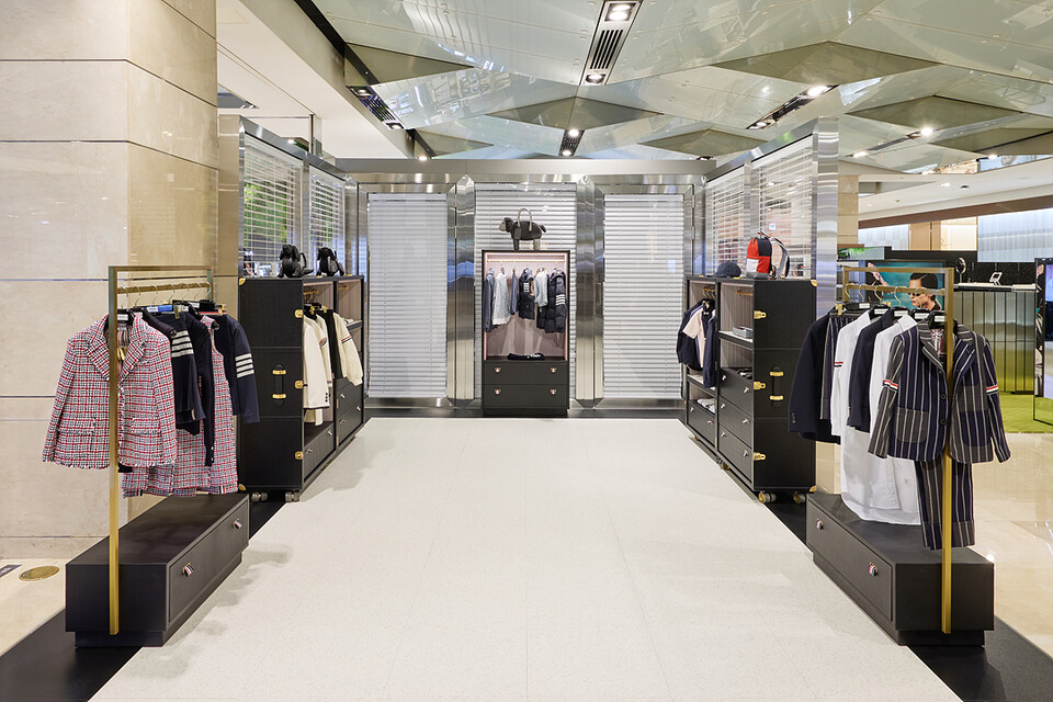  톰 브라운이 내달 9일까지 압구정본점 1층에서 키즈 컬렉션 팝업스토어를 운영한다. 사진=삼성물산