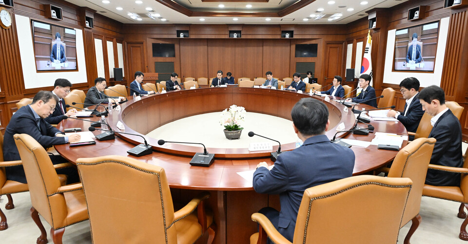 김윤상 기획재정부 차관이 25일 서울 종로구 정부서울청사에서 열린 ''를 주재하고 있다. 사진=연합뉴스