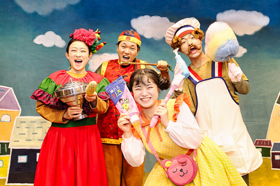 청결한 위생 관리를 뮤지컬이라는 문화 콘텐트에 접목한 ‘반짝반짝 페리오’는 어린이가 바른 생활 습관을 보다 쉽게 이해하고 실천하는 데 초점을 둔 공연이다. 어린이 연극 전문 배우가 특화된 연기와 노래를 선보이며, 초기와 비교하면 공연 관람 대상이 미취학 유아에서 초등학교 저학년(1~3학년)까지 확대됐다. 사진=LG생활건강