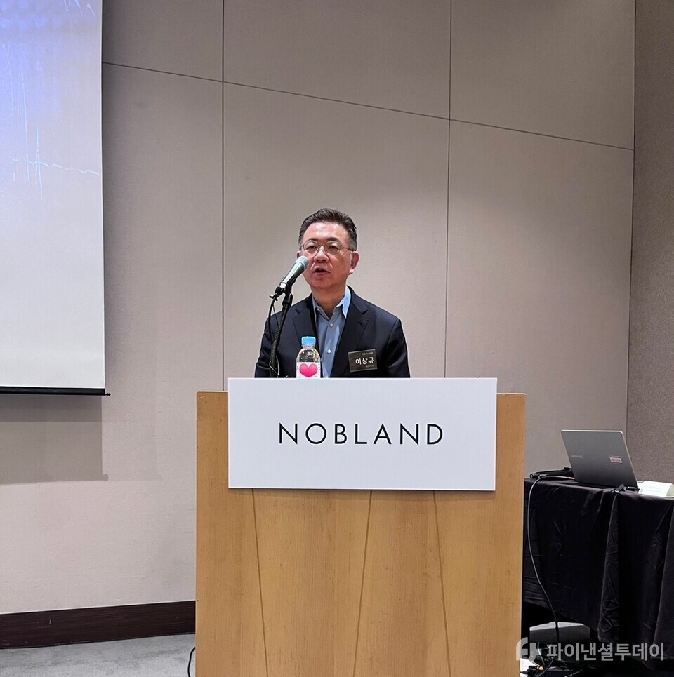 이상규 노브랜드 대표이사(CEO)가 3일 서울 영등포구 63컨벤션센터에서 열린 ‘노브랜드 코스닥 상장 기자간담회’에서 발표 하고 있다. 사진=조송원 기자