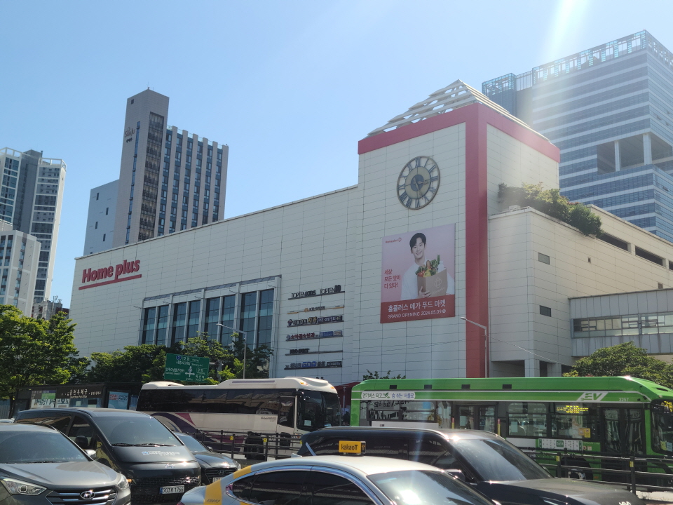 홈플러스 메가푸드마켓 금천점 전경. 사진=신용수 기자