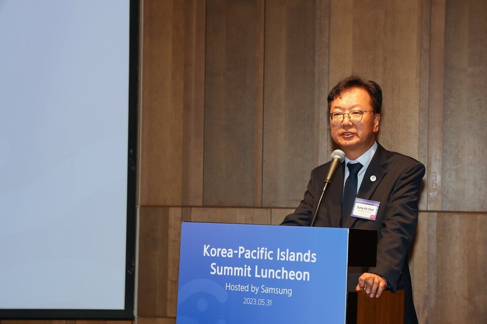 최성안 삼성중공업 부회장이 2023년 5월 31일 서울 중구 호텔신라 영빈관에서 열린 한·태평양 도서국(태도국) 정상회의에 참석해 삼성의 주요 사업 현황을 소개하고 있다. 사진=삼성