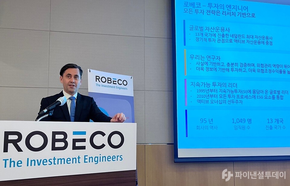 조슈아 크랩 로베코자산운용(로베코) 아시아·태평양(APAC) 주식 운용 대표가 19일 오전 서울 영등포구 전경련회관(FKI 타워)에서 열린 ‘하반기 글로벌 주식시장 전망 기자간담회’에서 시장 전망과 에너지 전환 관련 투자 기회 등에 대해 발표하고 있다. 사진=조송원 기자