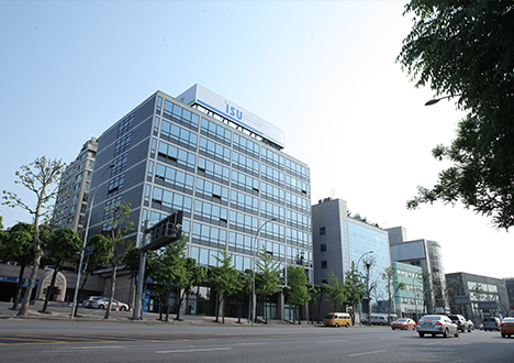 서울시 서초구에 있는 이수화학 본사 전경.사진=이수화학