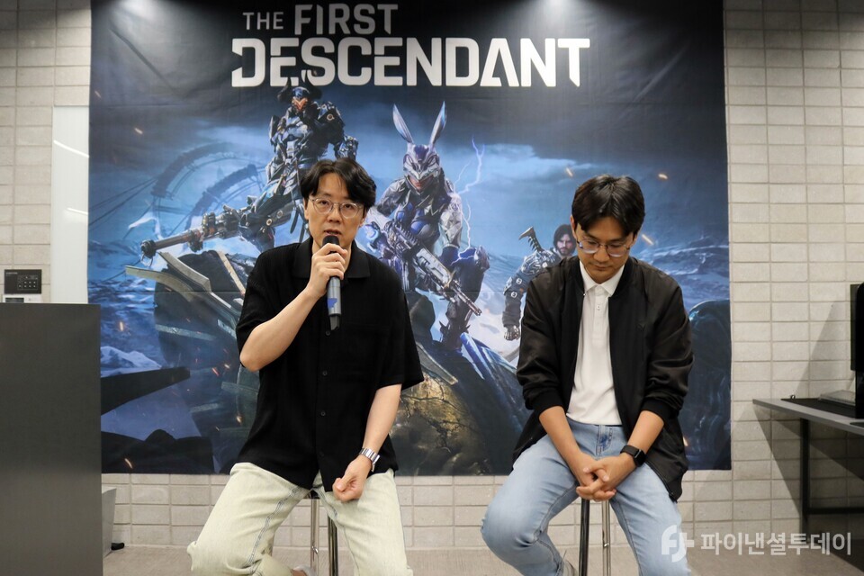 이범준 넥슨게임즈 PD(왼쪽)가 질문에 답하고 있다. 사진=채승혁 기자