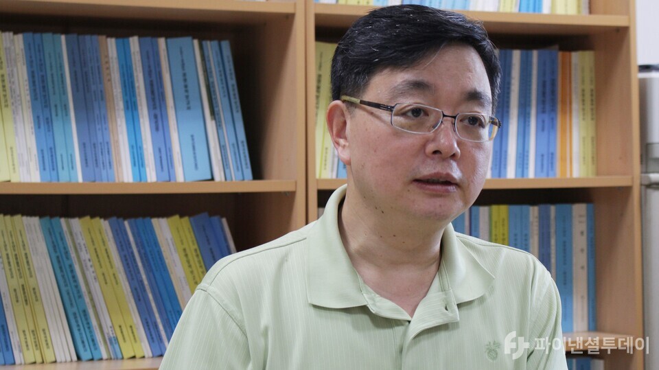 강경훈 동국대학교 경제학과 교수가 지난 25일 오후 ISA 연계 홍콩 ELS 투자손실과 관련해 파이낸셜투데이와 인터뷰하고 있다. 사진=신수정 기자