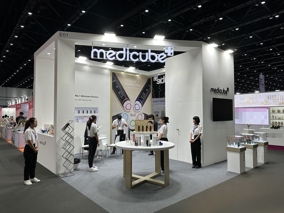 코스모프로프 아세안 방콕 2024 박람회에서 운영 중인 에이피알 부스. 사진=에이피알