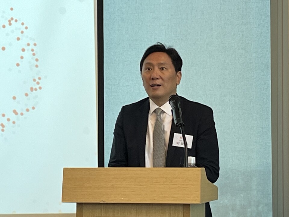 이의일 엑셀세라퓨틱스 대표이사가 27일 오전 서울 여의도에서 열린 기업설명회에서 발언하고 있다. 사진=한경석 기자