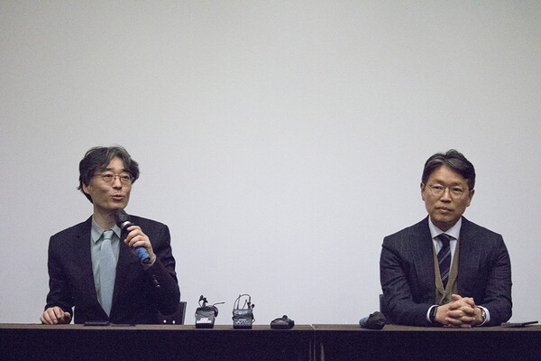 지난 3월 한미사이언스 주총 직후 기자회견에서 발언하고 있는 임종윤 이사(왼쪽)와 임종훈 이사(오른쪽). 사진=신용수 기자