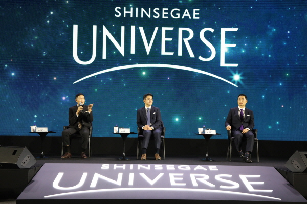 지난해 6월 서울 코엑스에서 열린 '신세계 유니버스 페스티벌'. 사진 왼쪽부터 SSG닷컴 이인영 대표, 이마트 강희석 대표, 지마켓 전항일 대표. 신세계 제공