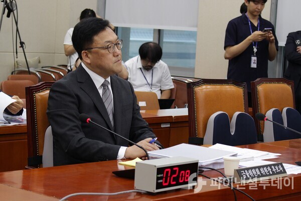김병환 금융위원장 후보자가 22일 오전 서울 여의도 국회 정무위원회 전체회의장에서 열린 인사청문회에서 질의를 경청하고 있다. 사진=신수정 기자