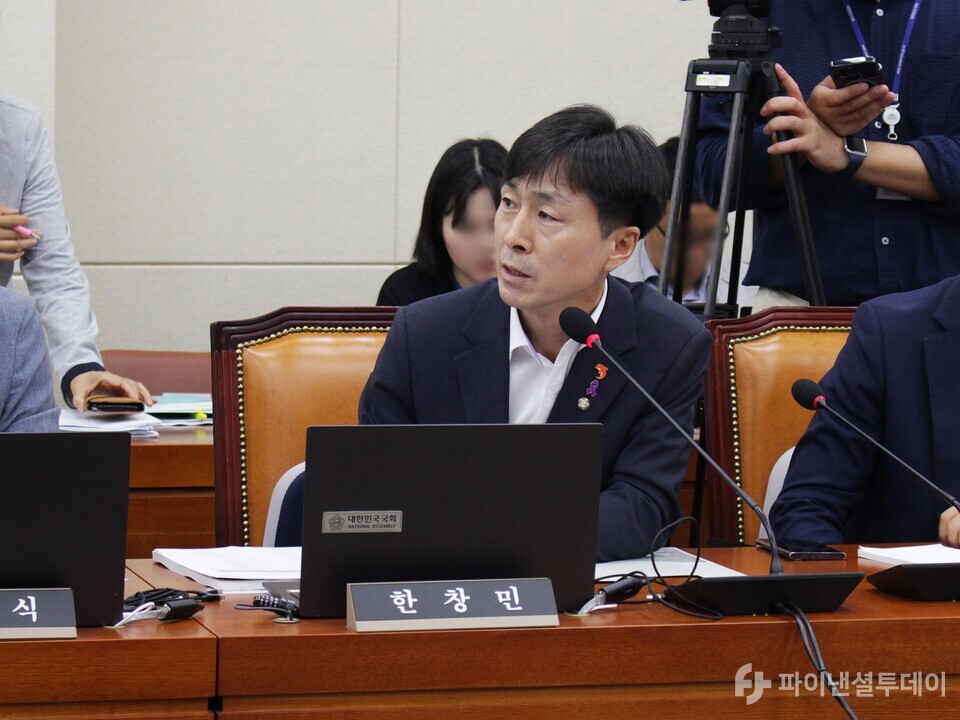 국회 정무위원회 전체회의 중 발언중인 한창민 사회민주당 의원. 사진=신수정 기자