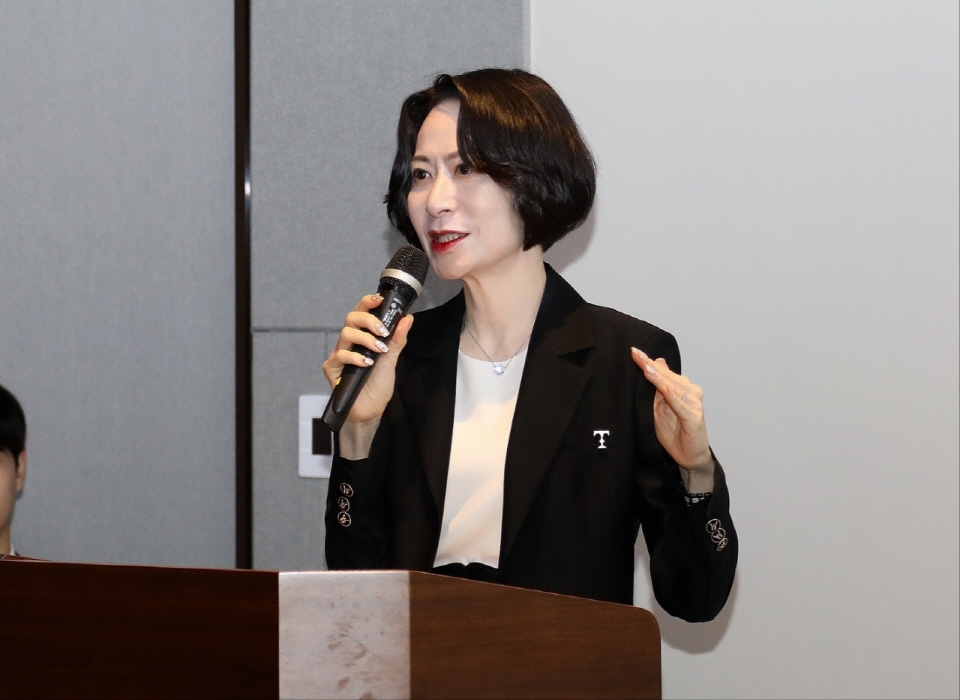 신격호 명예회장의 외손녀인 장혜선 롯데장학재단 이사장이 23일 ‘제1회 신격호 롯데 청년기업가대상’ 개최 관련 기자간담회에서 발언하고 있다. 사진=롯데장학재단