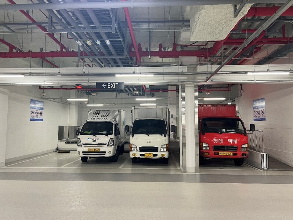 공회전 감지 솔루션이 설치된 현대프리미엄아울렛 대전점 하역장. 사진=LK삼양
