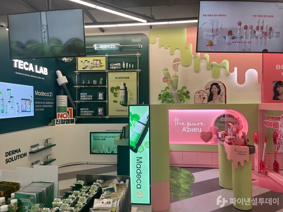 화장품 코너에는 각 브랜드 전용 쇼룸으로 연출됐다. 사진=허서우 기자