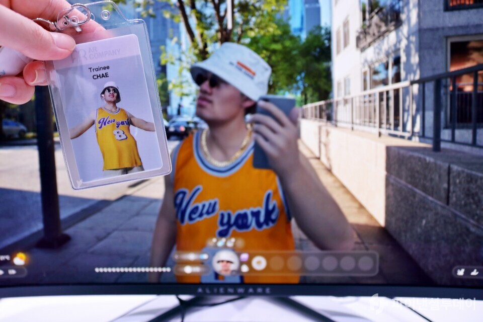 게임스컴 2024 인조이 부스에선 내가 커스터마이징한 캐릭터를 그대로 출력한 ‘AR 컴퍼니 사원증’을 제공하고 있다.