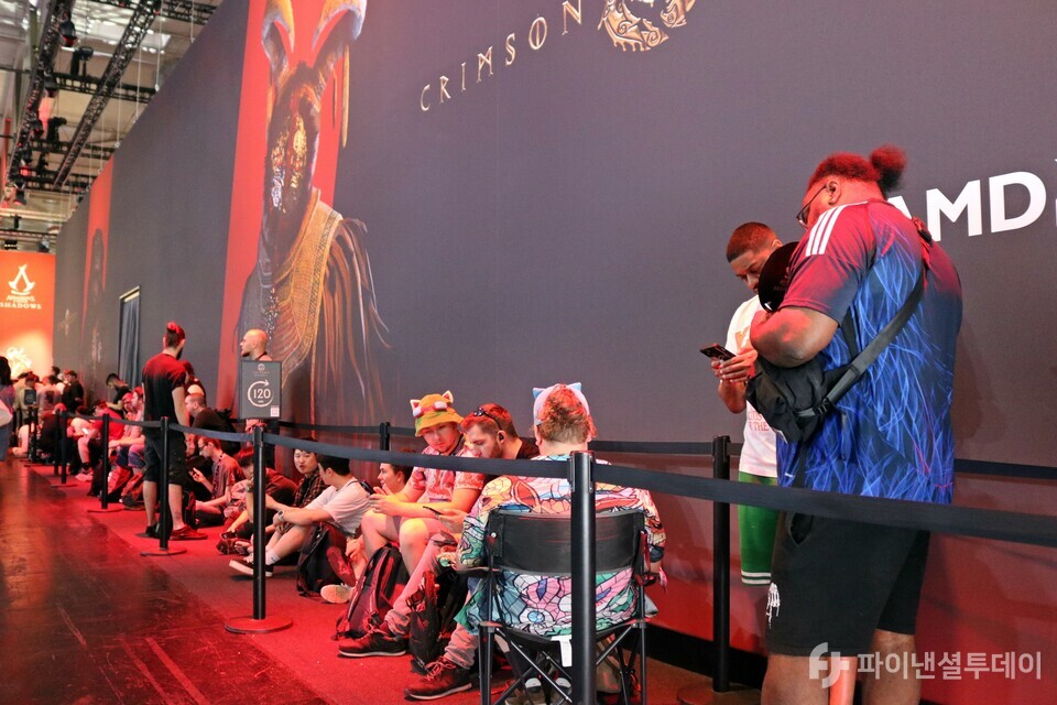 22일 게임스컴 2024 펄어비스 부스에서 관람객들이 붉은사막 시연을 위해 기다리고 있는 모습. 사진=채승혁 기자