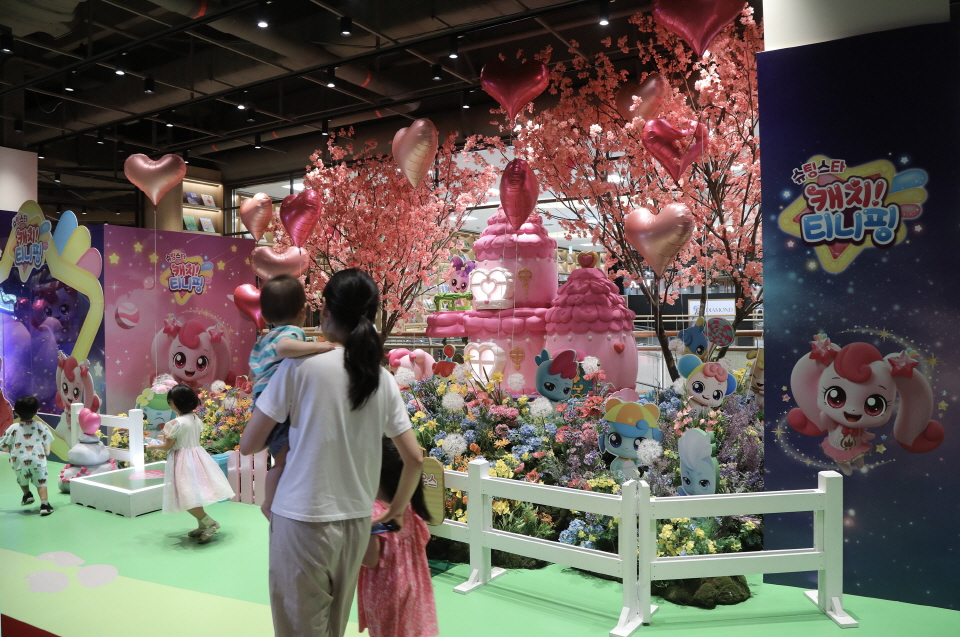 이마트가 마련한 ‘사랑의 하츄핑’과 협업 팝업존. 사진=이마트