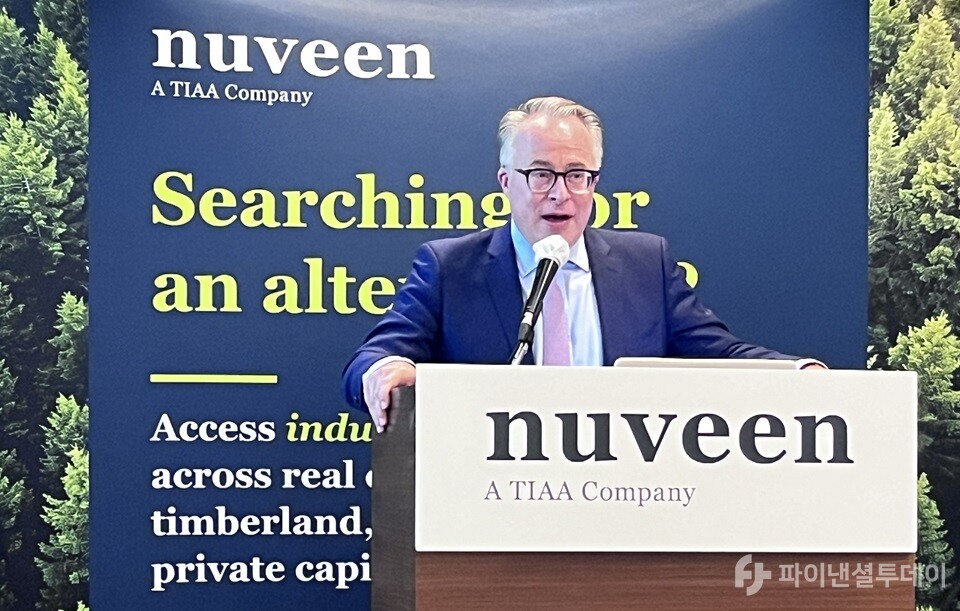 숀 리스 누빈자산운용(누빈) 리얼이스테이트 미주 최고투자책임자(CIO)·펀드 관리 책임자가 2일 서울 영등포구 여의도에 있는 전경련회관(FKI타워)에서 ‘부동산 개관’이라는 주제로 발표하고 있다. 사진=조송원 기자