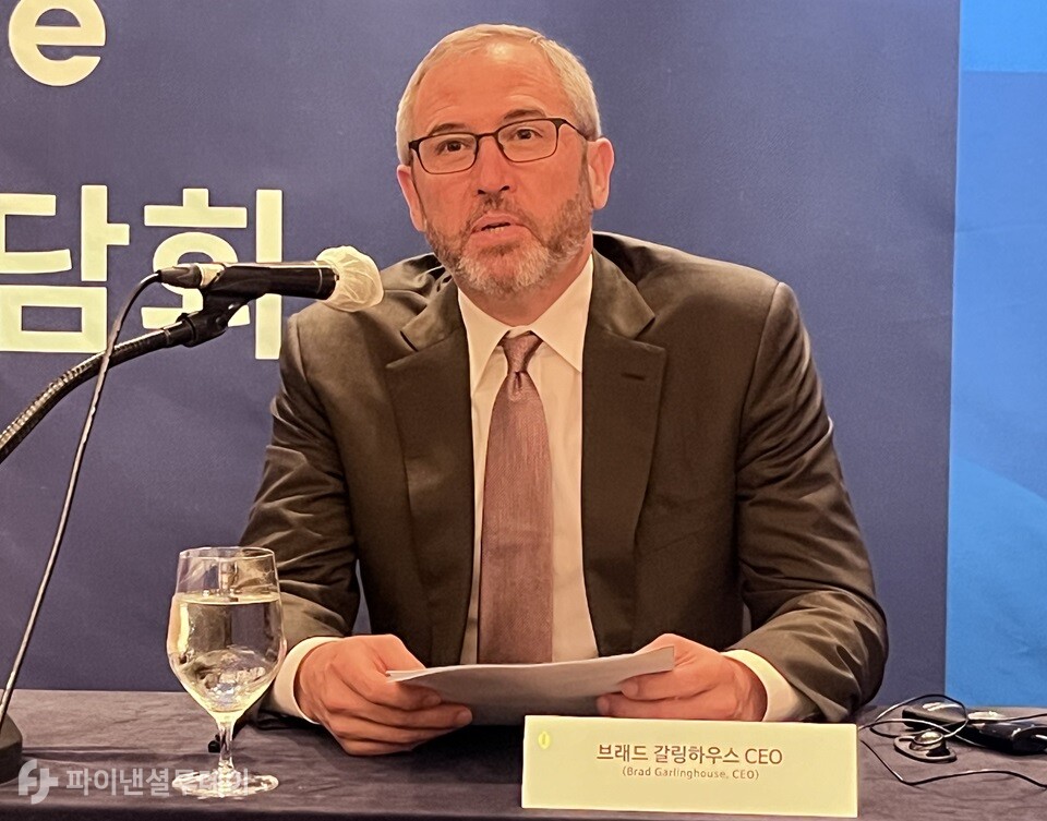 브래드 갈링하우스 리플 최고경영자(CEO)가 3일 서울 강남구에 있는 그랜드 인터컨티넨탈 서울 파르나스에서 열린 기자간담회(IPO)에서 발표하고 있다. 사진=조송원 기자