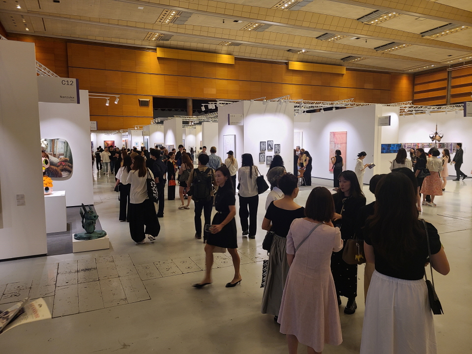 키아프리즈에 대거 몰린 참관객. 사진=신용수 기자