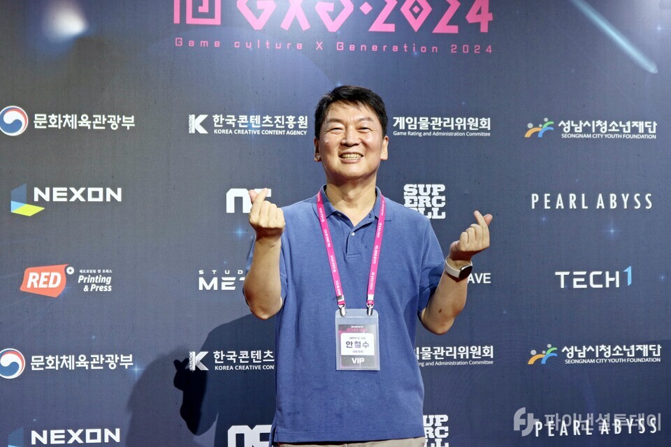 행사 현장을 찾은 국민의힘 안철수 국회의원이 포즈를 취하고 있다. 사진=채승혁 기자