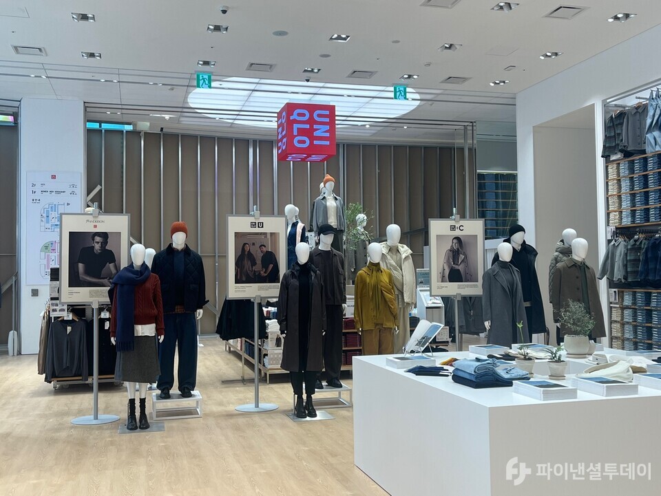 유니클로 롯데월드몰점 1층 내부 모습. 사진=허서우 기자