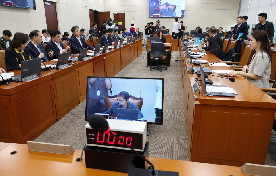 국회 보건복지위원회가 다음달 열릴 2024년도 국정감사 일반증인과 참고인으로 메디스태프 기동훈 대표 등을 확정했다. 사진은 이날 복지위 전체회의. 사진=연합뉴스