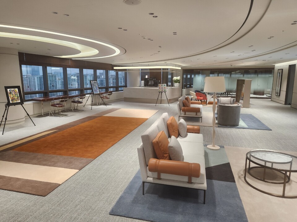 ‘호텔라운지 같은 PB룸’ 콘셉트의 우리은행 ‘투체어스W도곡’ 내부 모습.사진=우리은행